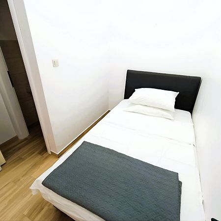 Apartments In Turanj, 20M From The Beach ซูโกชัน ภายนอก รูปภาพ